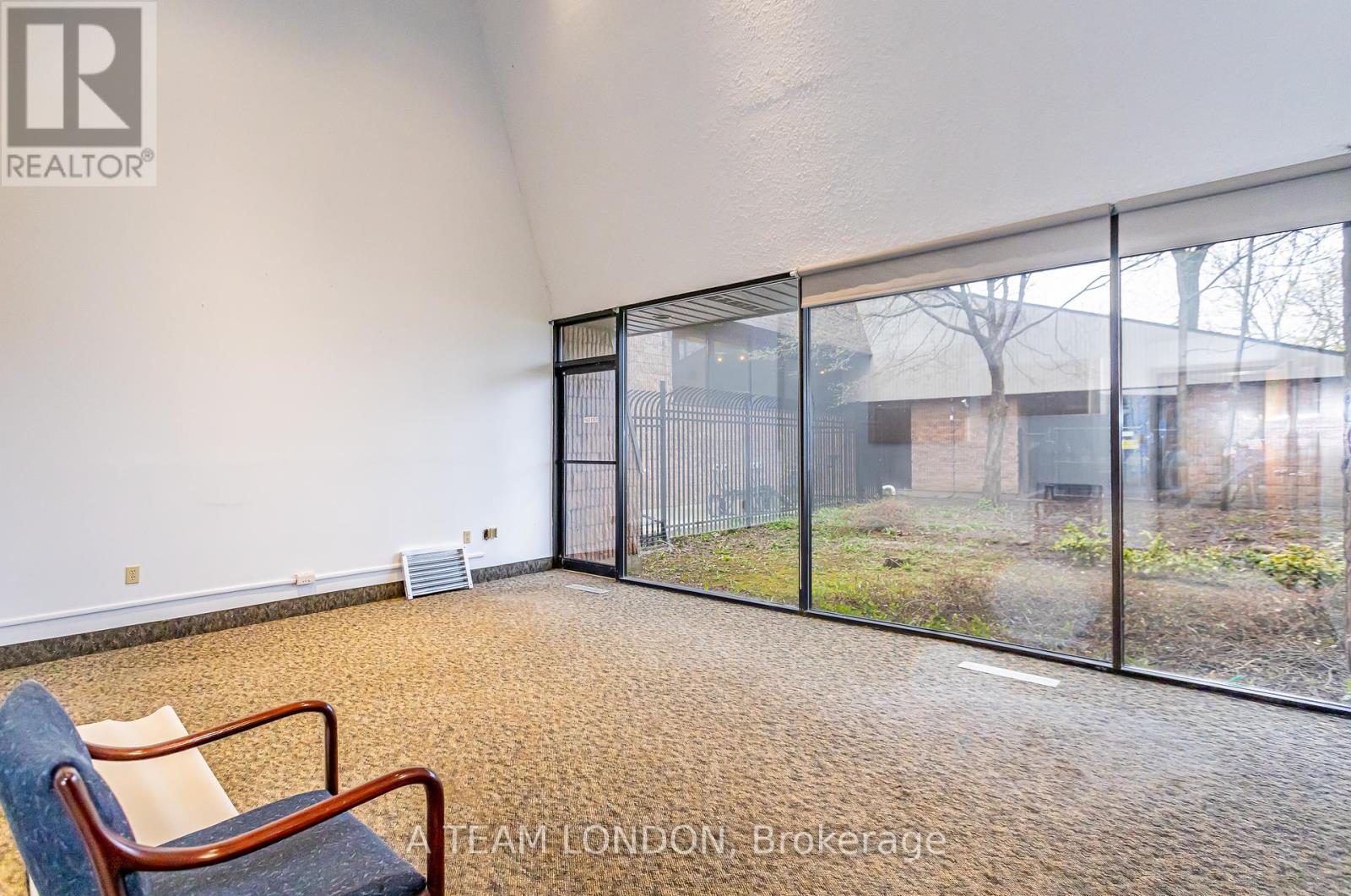 A - 743 Wellington Road Property Photo 14