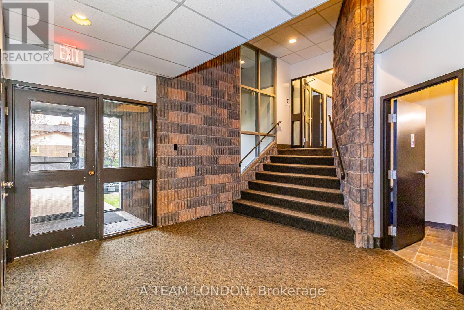 A - 743 Wellington Road Property Photo 18