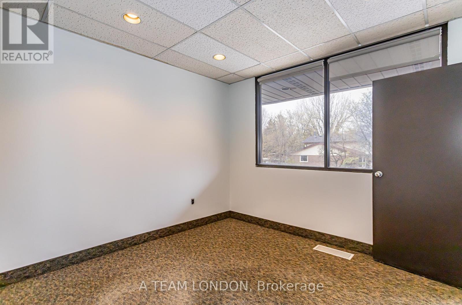 A - 743 Wellington Road Property Photo 20