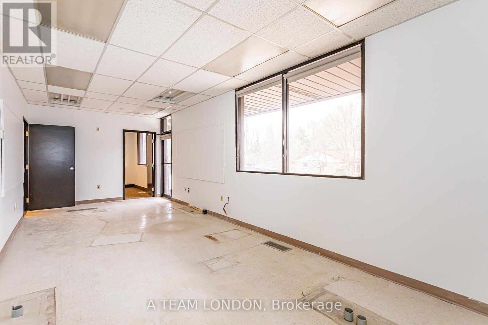 A - 743 Wellington Road Property Photo 21