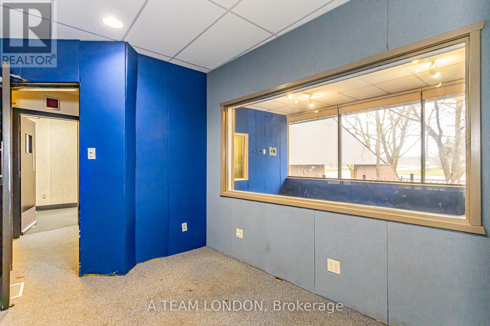 A - 743 Wellington Road Property Photo 22