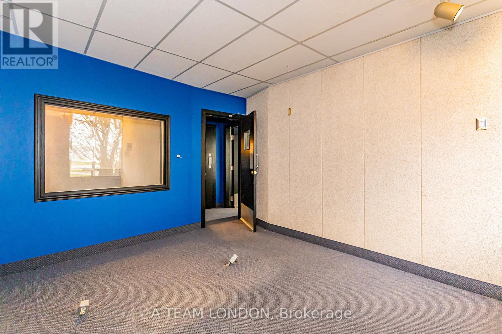 A - 743 Wellington Road Property Photo 23