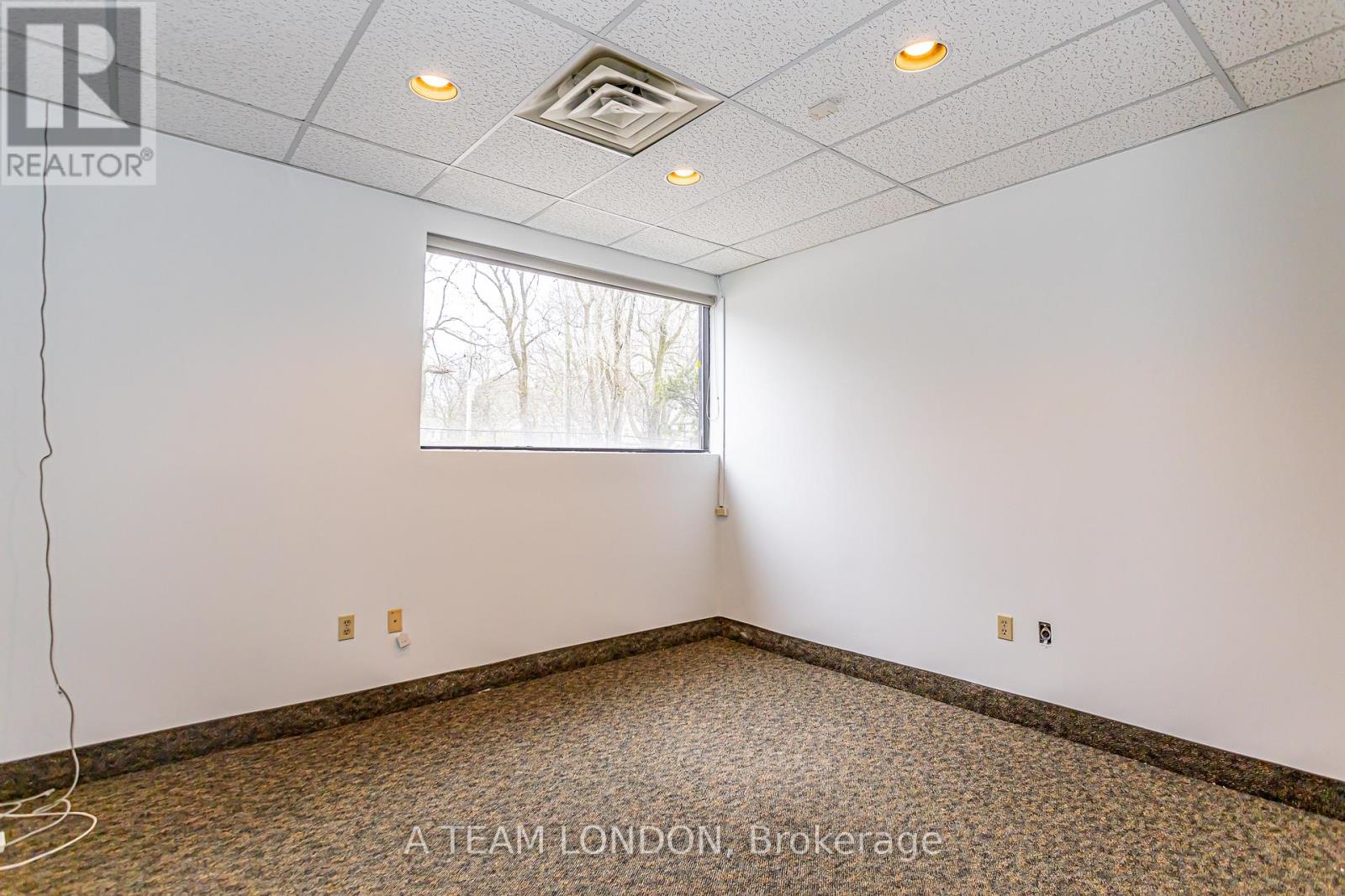 A - 743 Wellington Road Property Photo 24