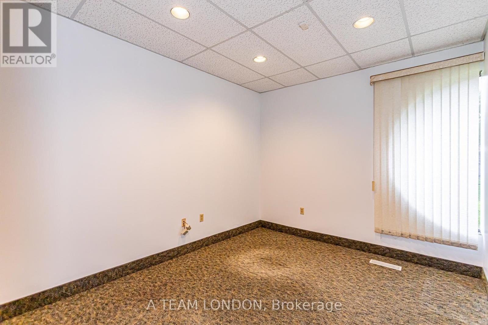 A - 743 Wellington Road Property Photo 26