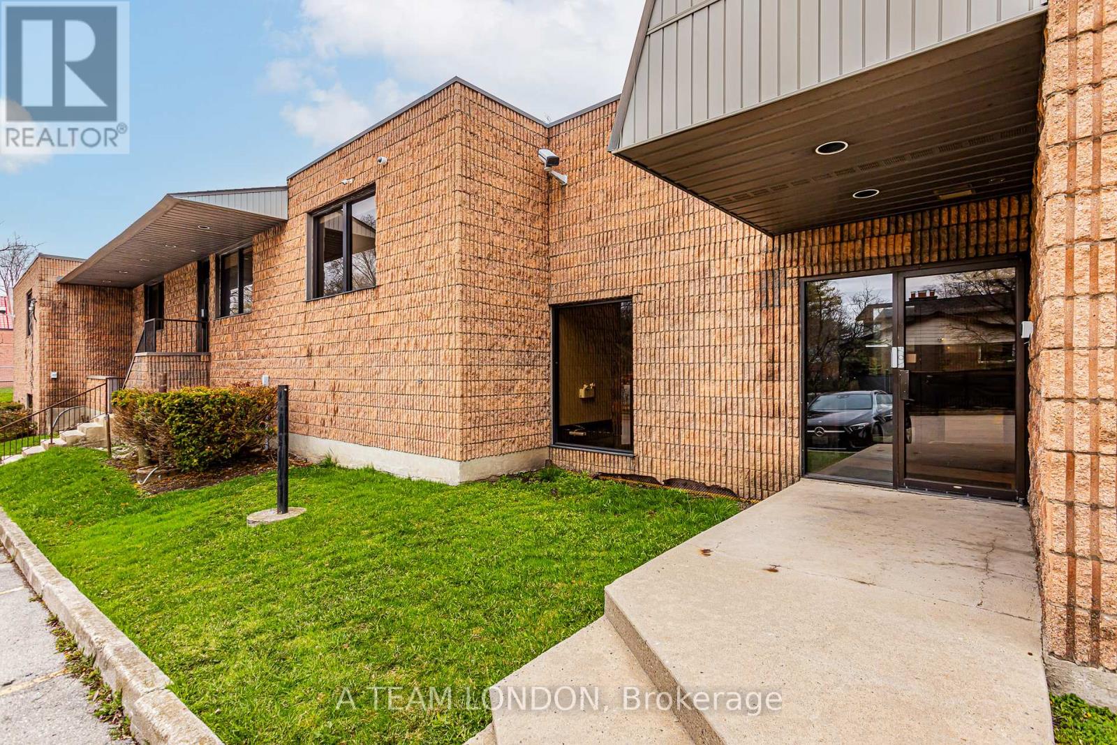 A - 743 Wellington Road Property Photo 31