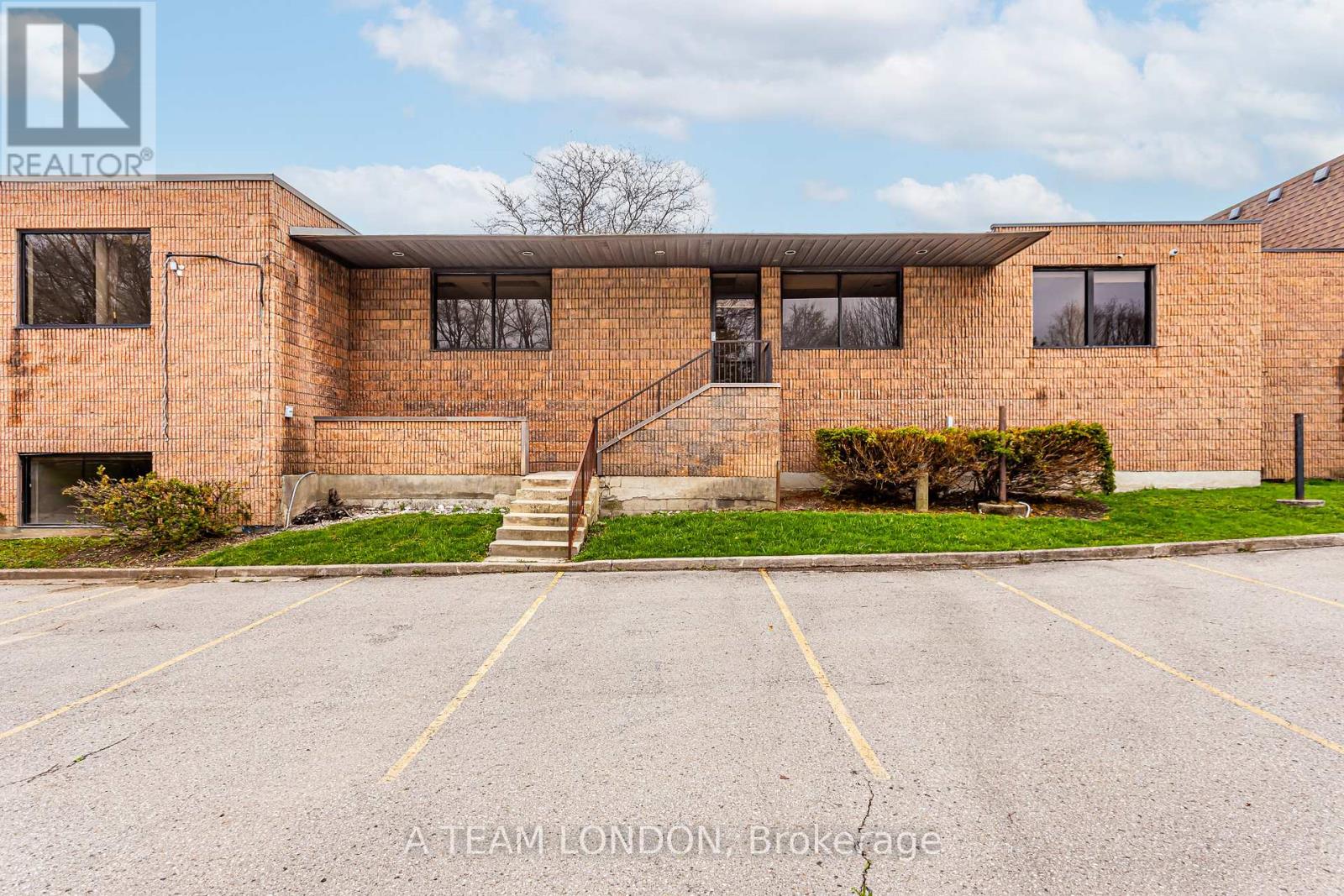 A - 743 Wellington Road Property Photo 32