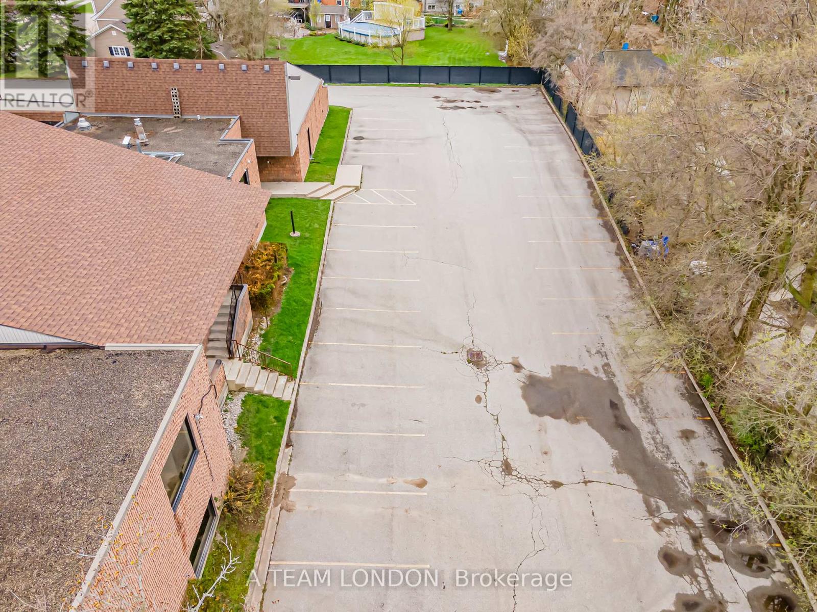 A - 743 Wellington Road Property Photo 36