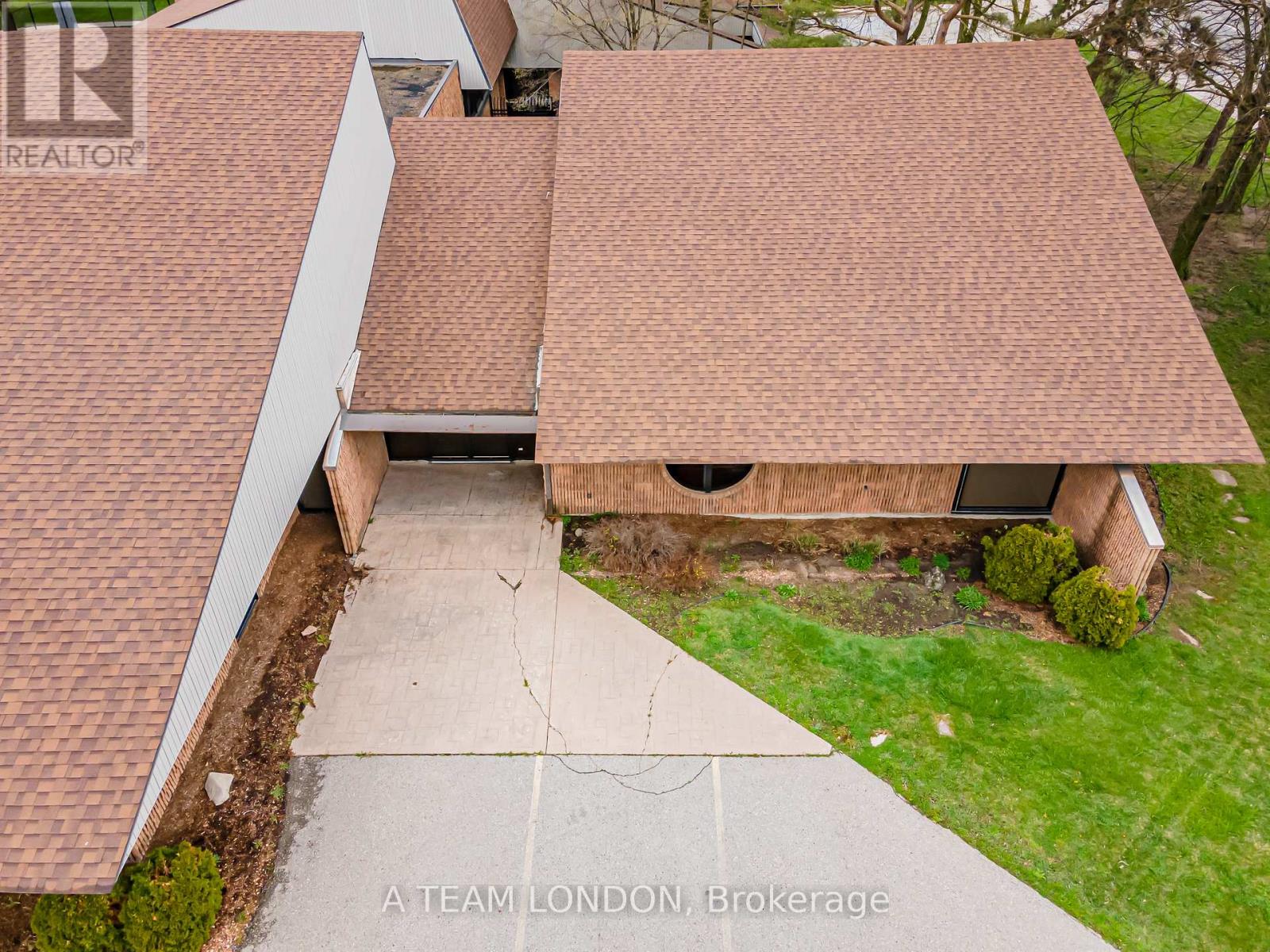 A - 743 Wellington Road Property Photo 37