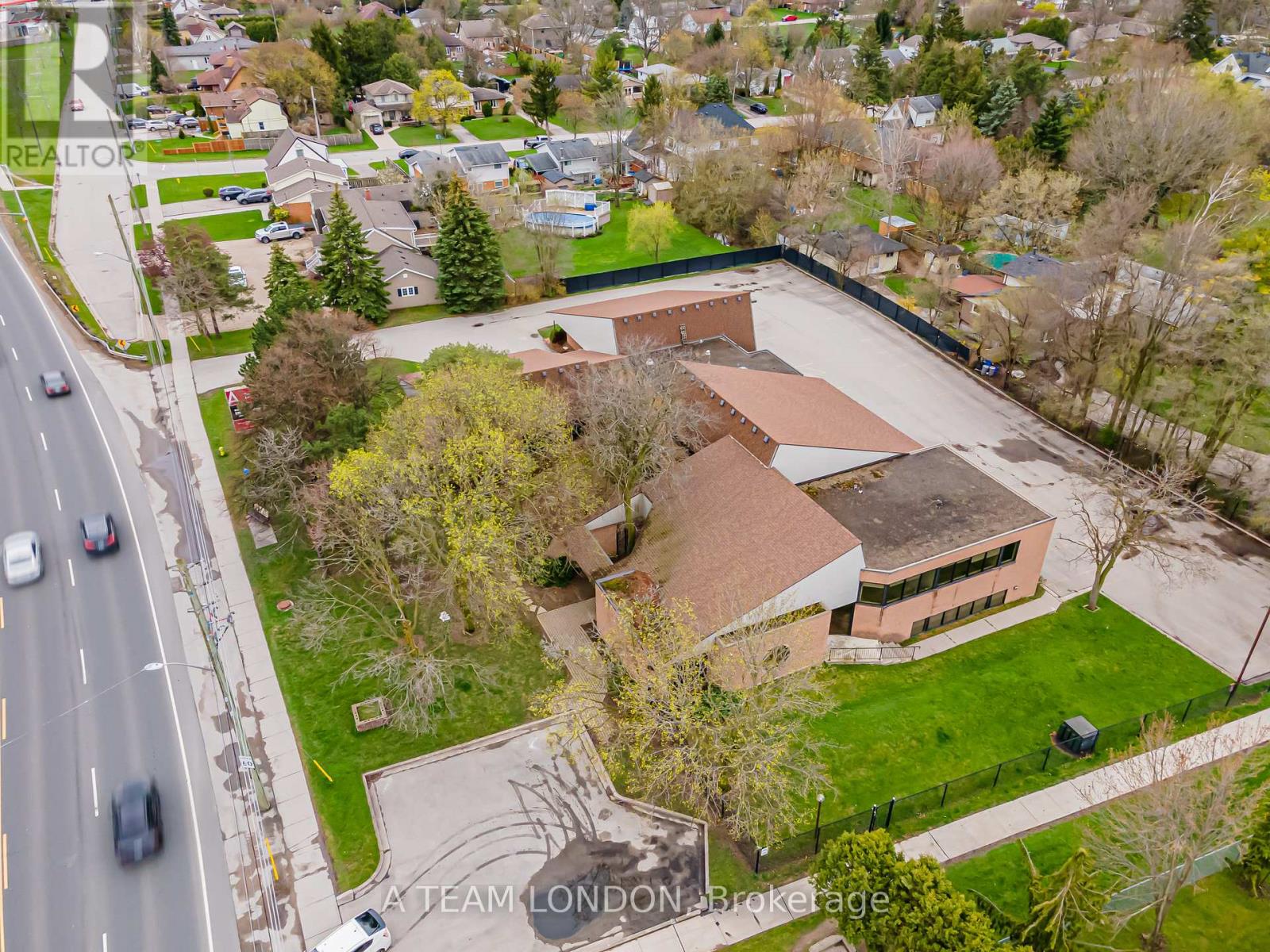 A - 743 Wellington Road Property Photo 39