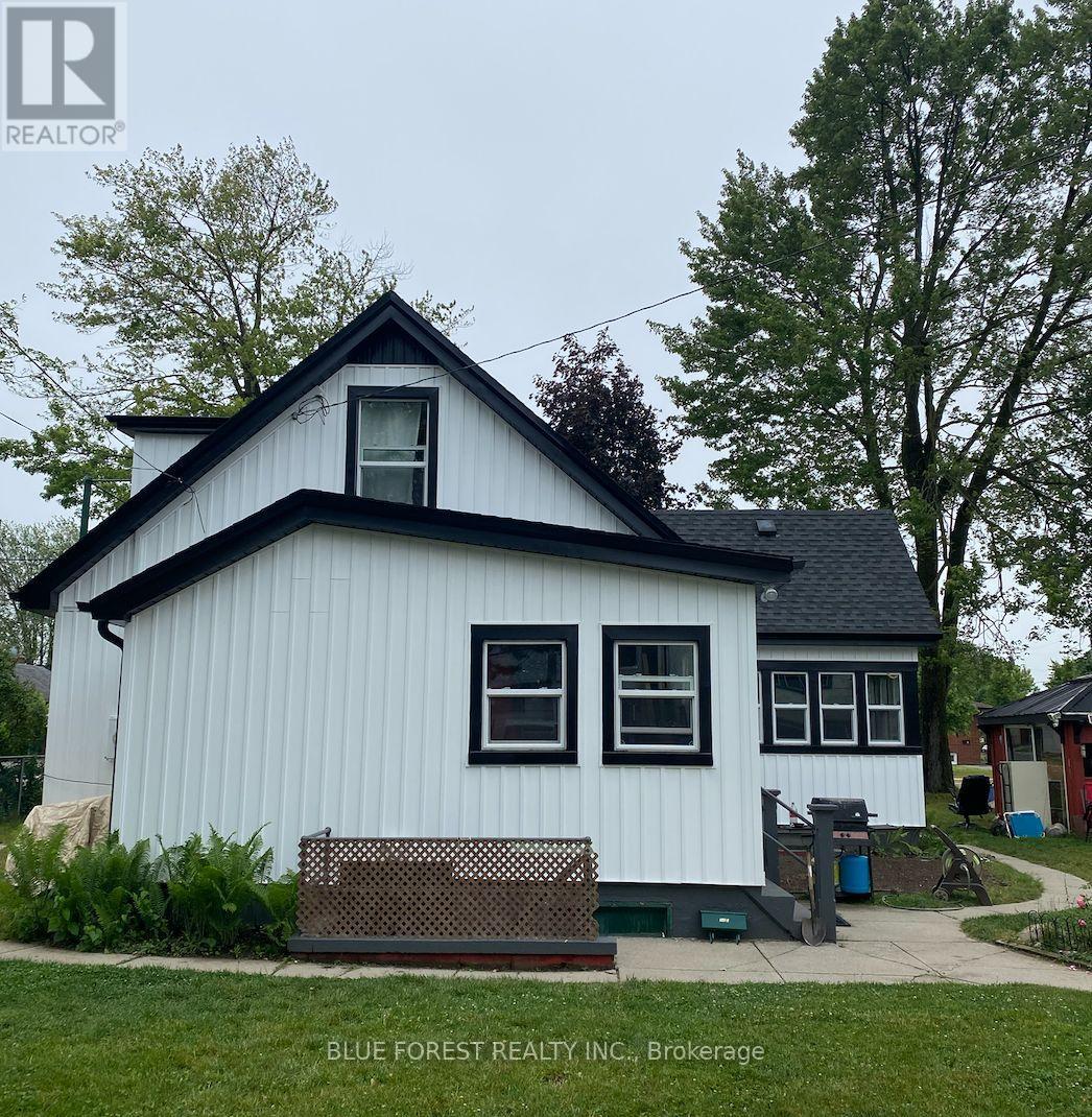 368 Calgary Street Property Photo 2