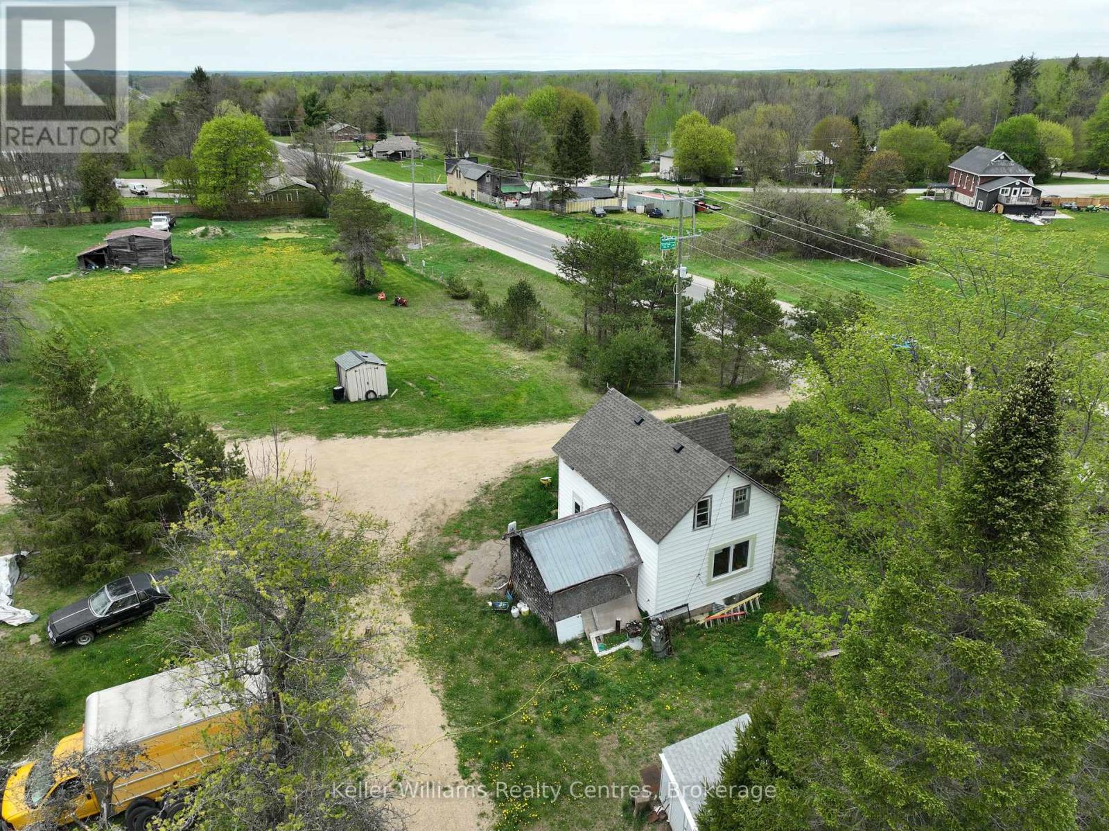 19528 Highway 6 Property Photo 7