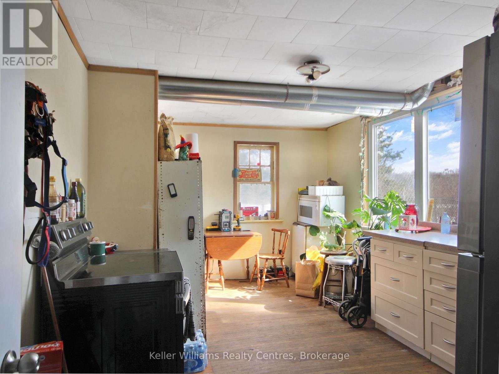 19528 Highway 6 Property Photo 23