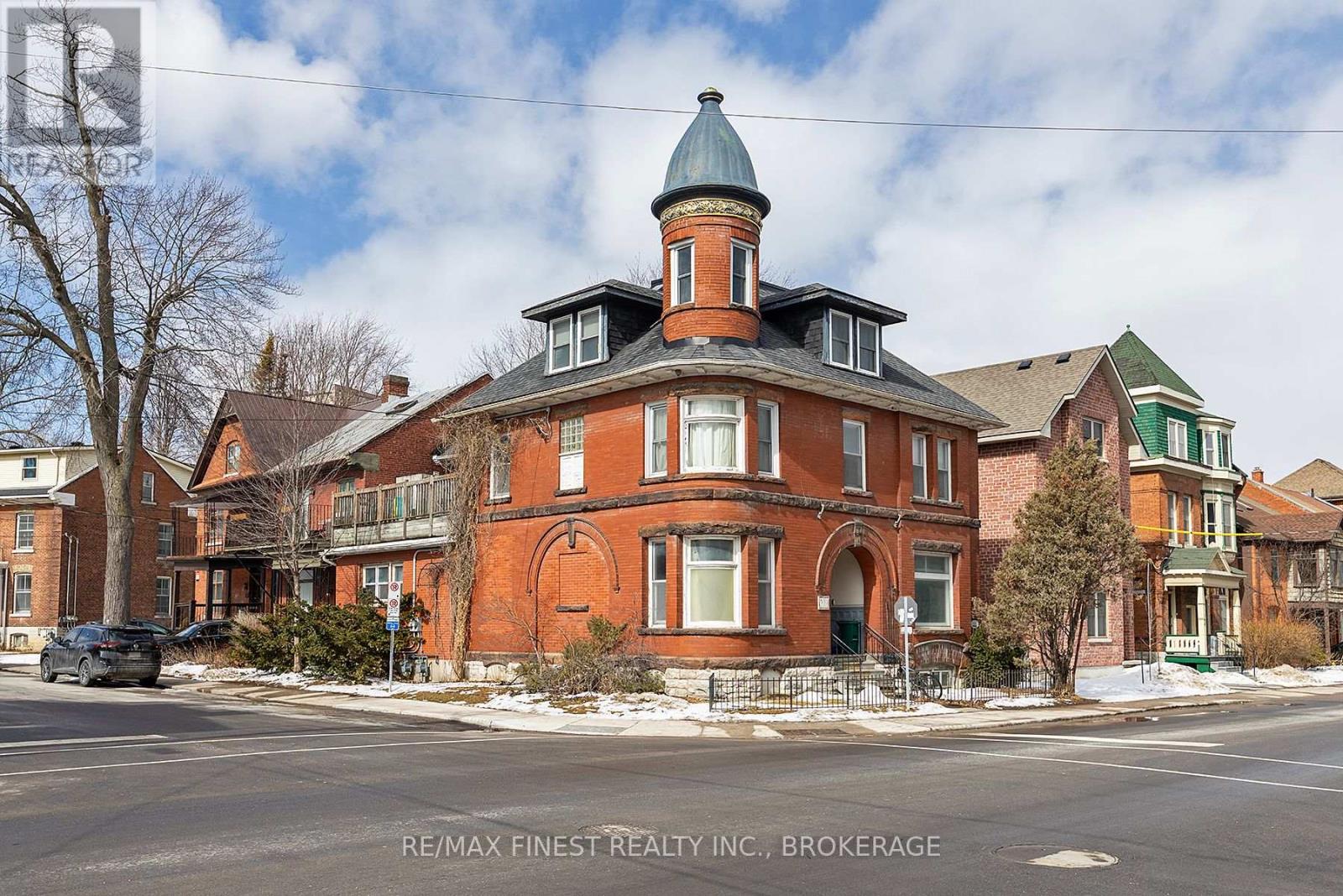 180-182 Bagot Street W Property Photo 2