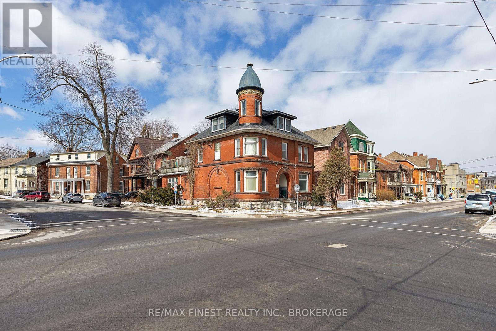180-182 Bagot Street W Property Photo 3