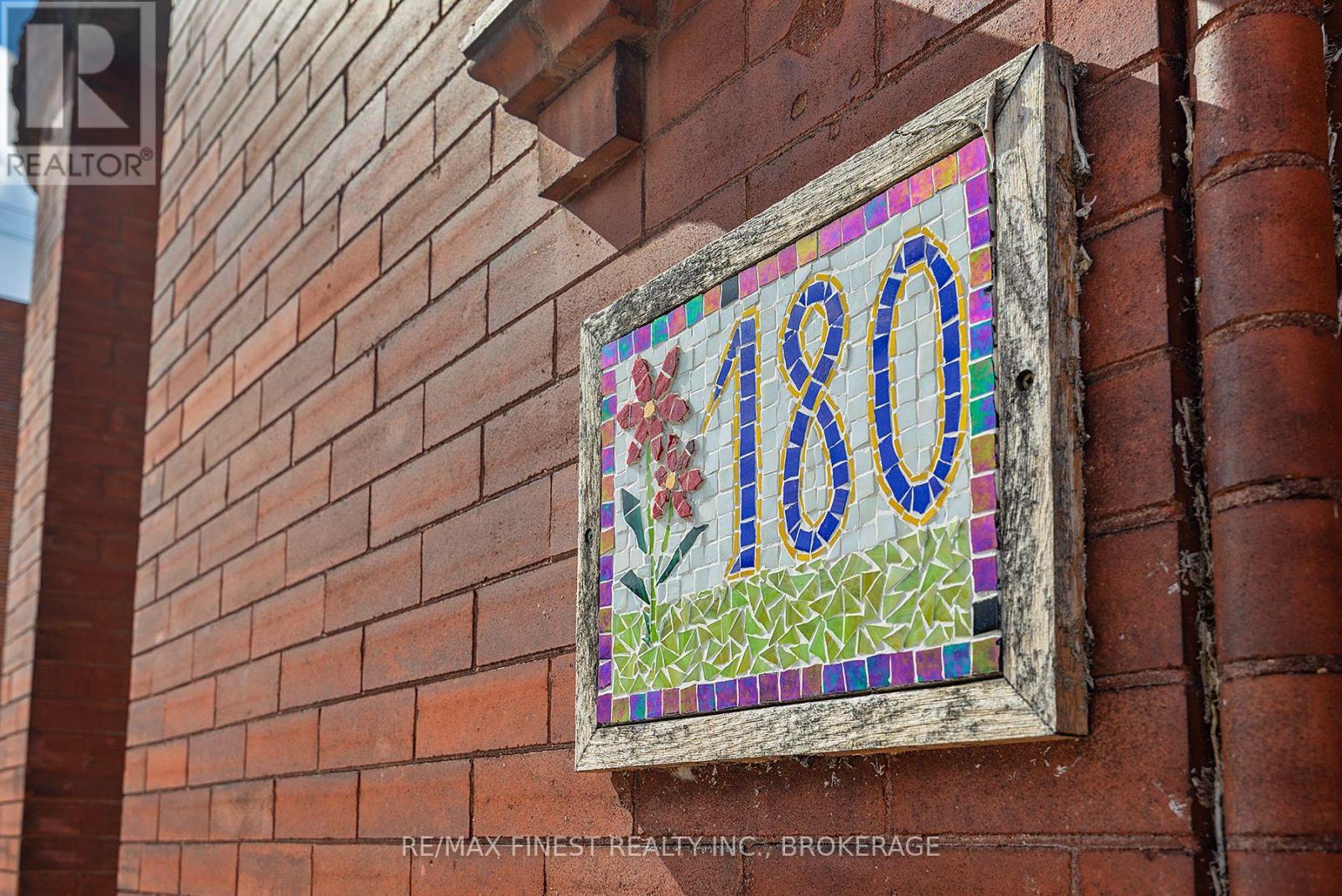 180-182 Bagot Street W Property Photo 6