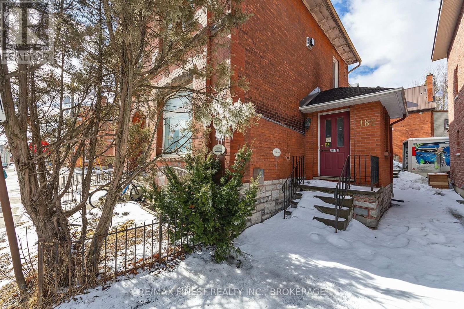 180-182 Bagot Street W Property Photo 8