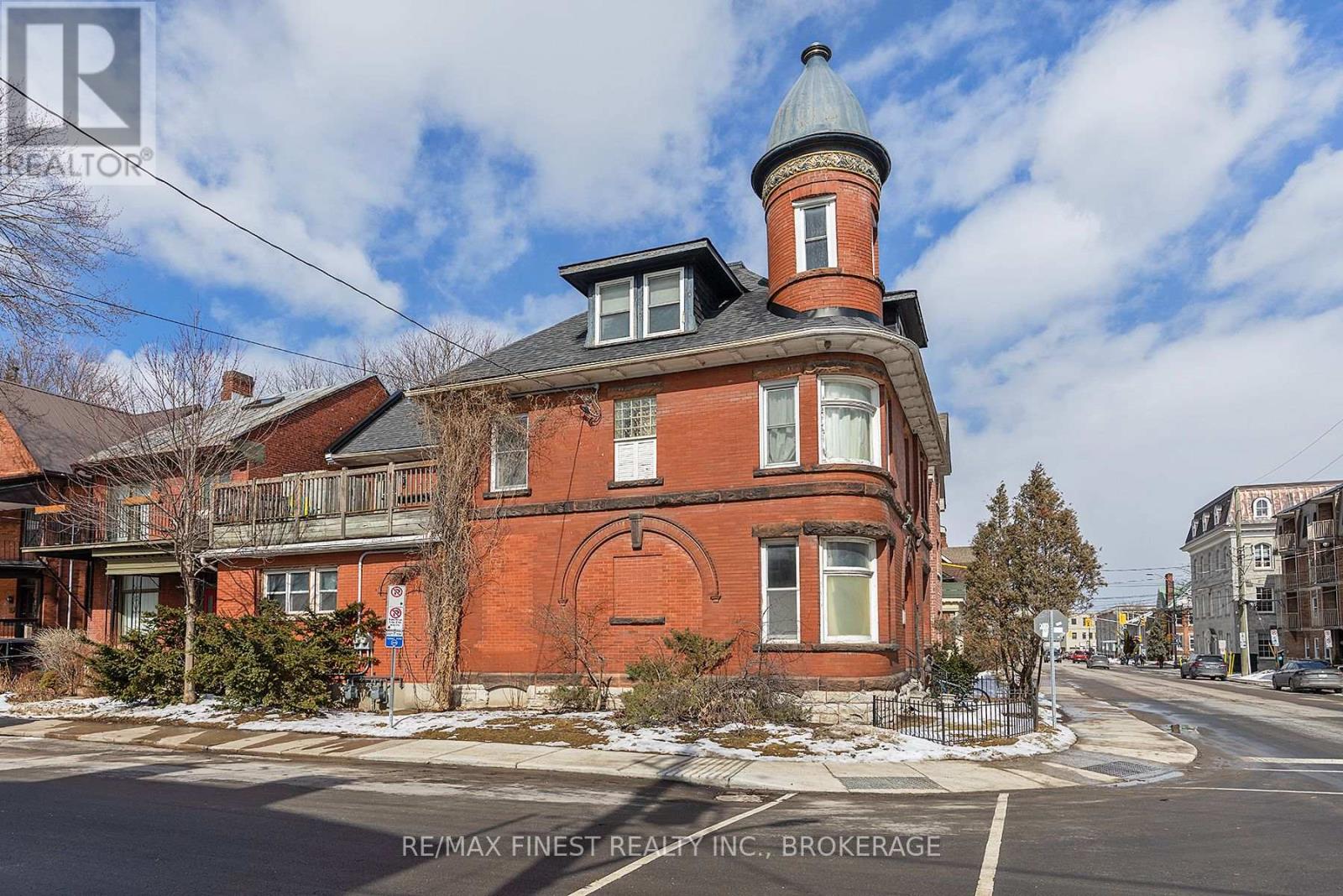 180-182 Bagot Street W Property Photo 10