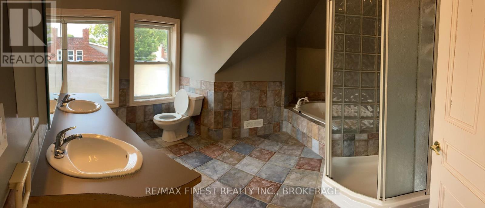 180-182 Bagot Street W Property Photo 17