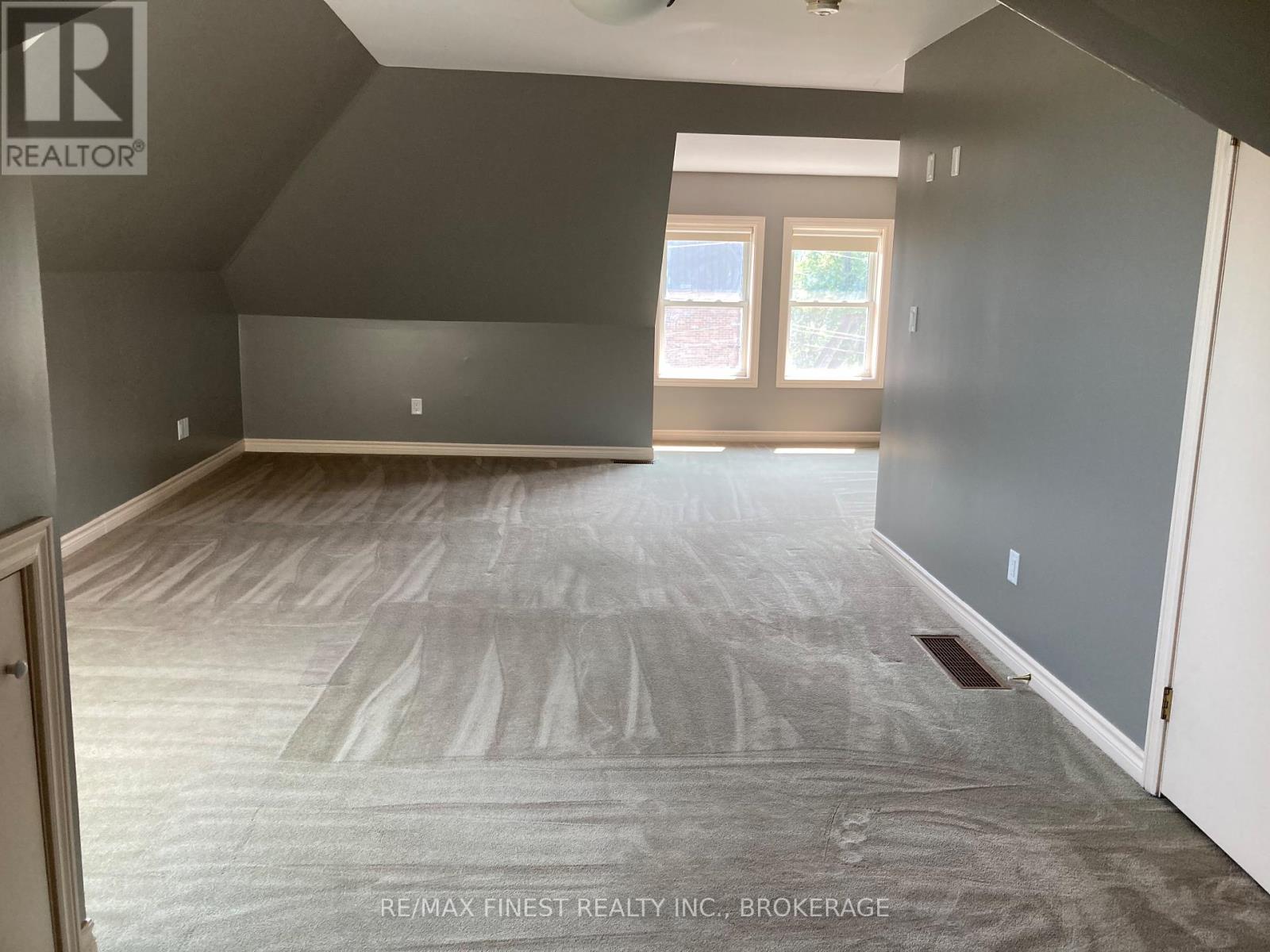 180-182 Bagot Street W Property Photo 25