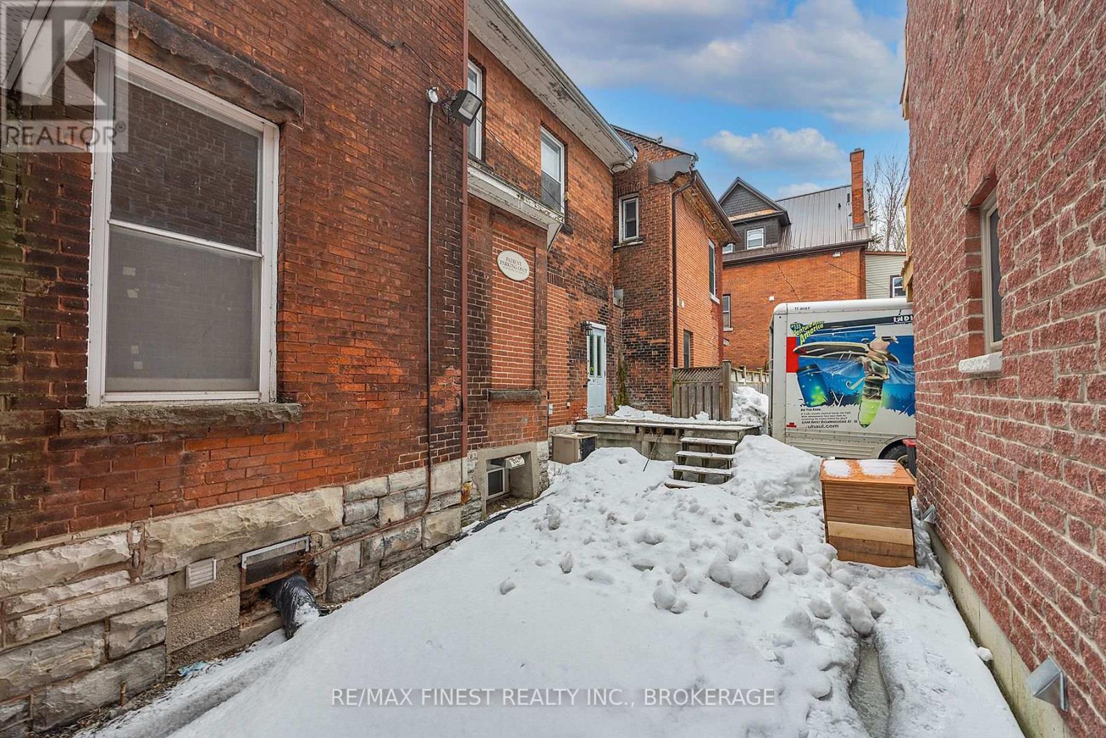 180-182 Bagot Street W Property Photo 27