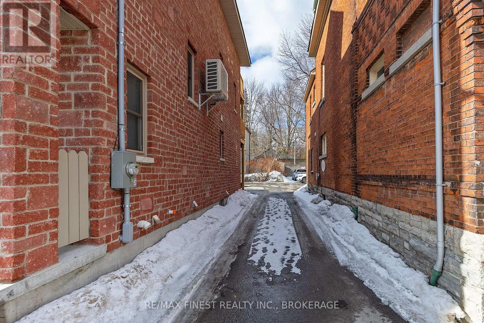 180-182 Bagot Street W Property Photo 28