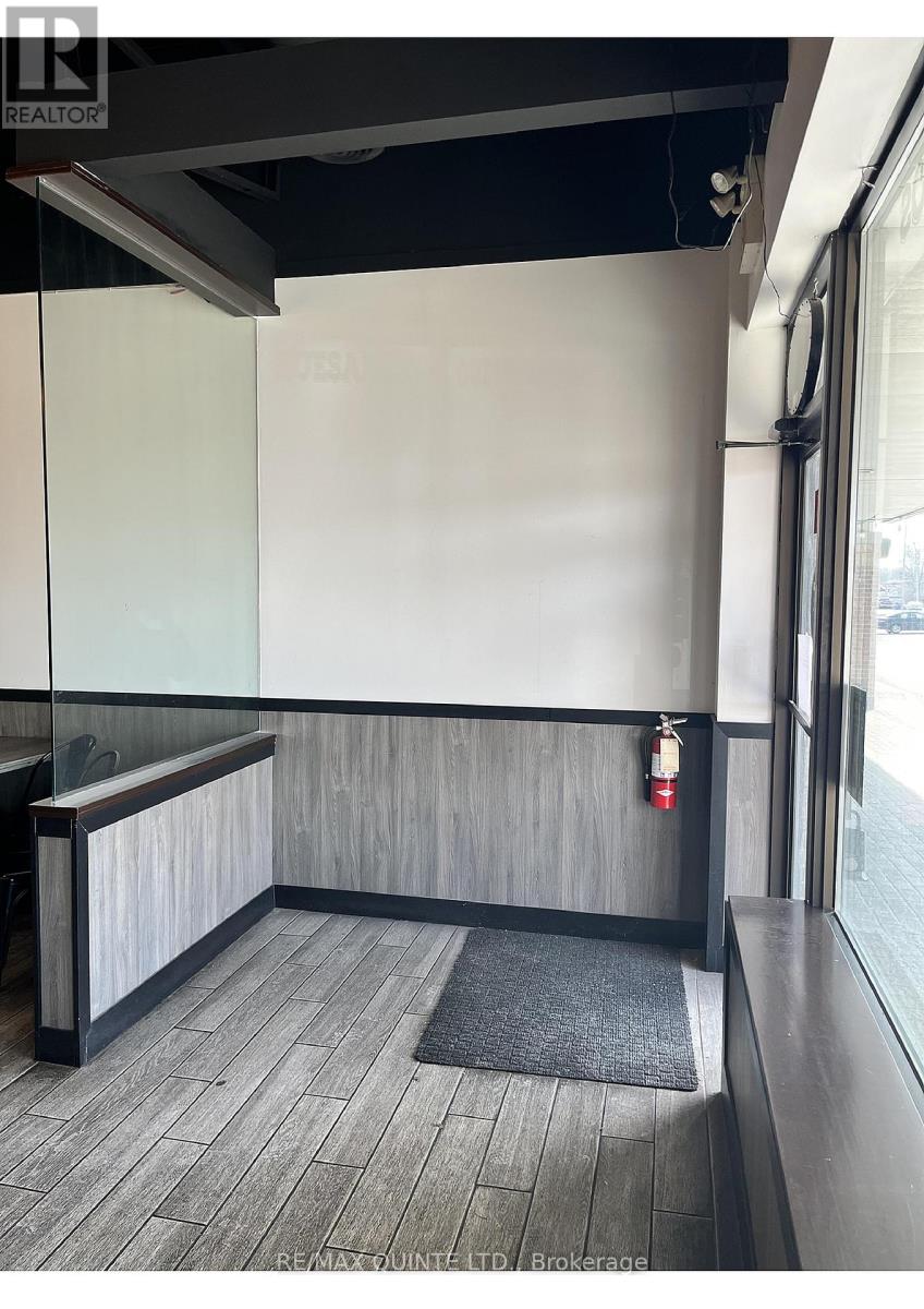 4b - 365 North Front Street Property Photo 3