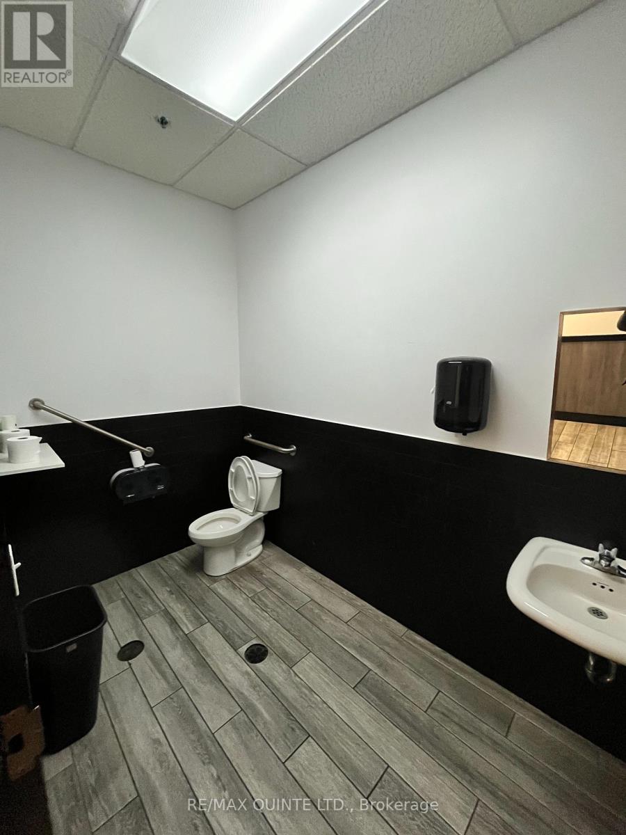 4b - 365 North Front Street Property Photo 13