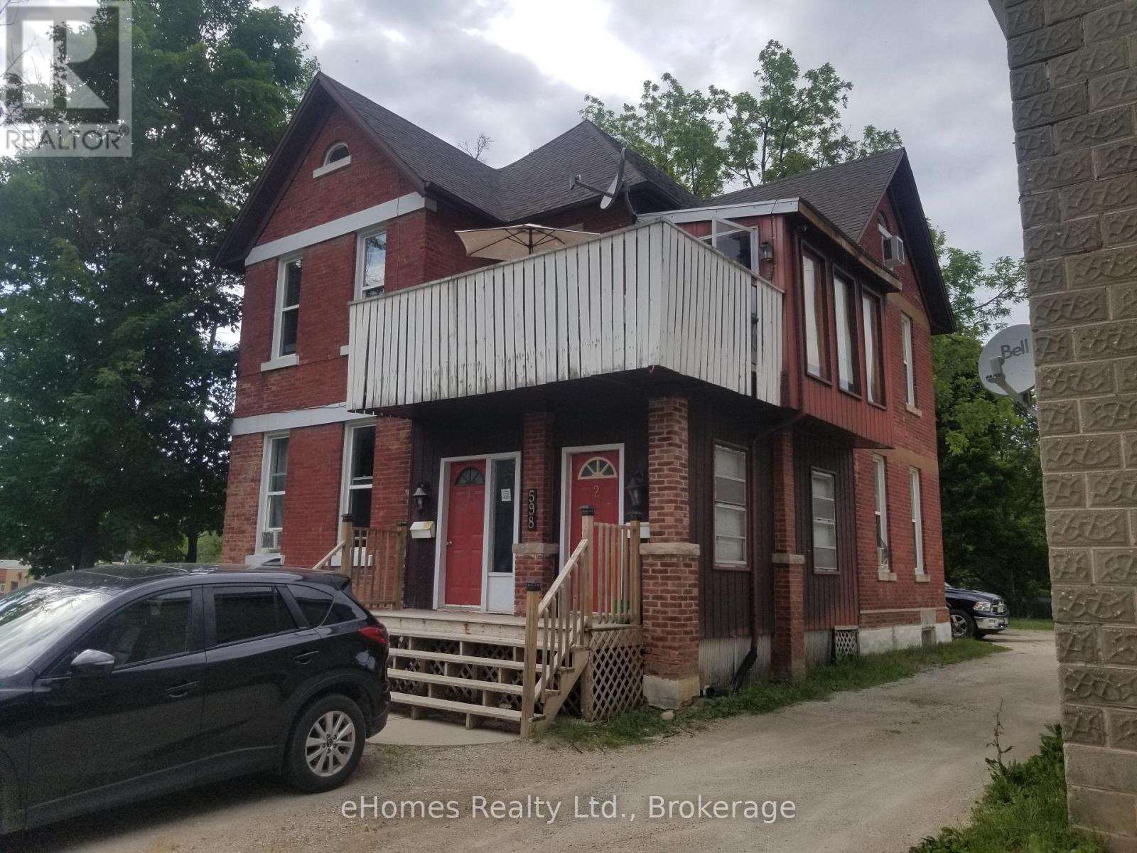 598 6th Street E Property Photo 1