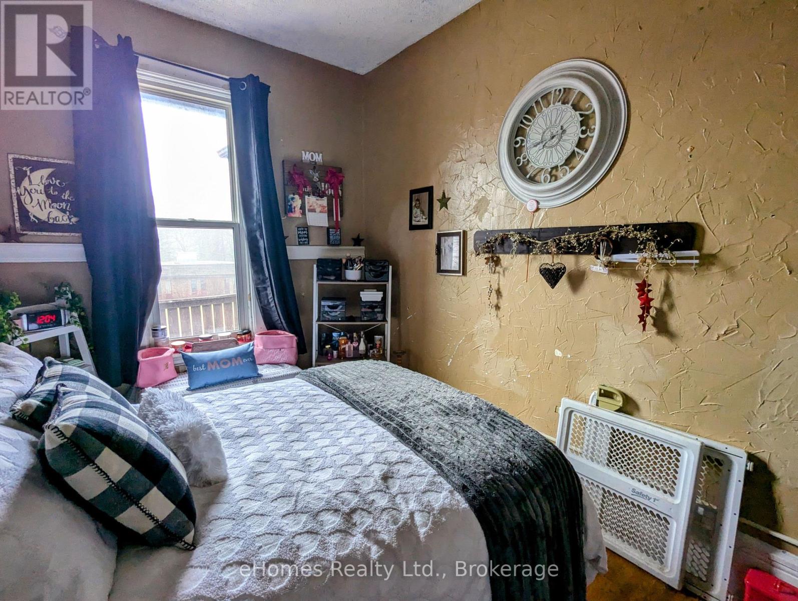 598 6th Street E Property Photo 23