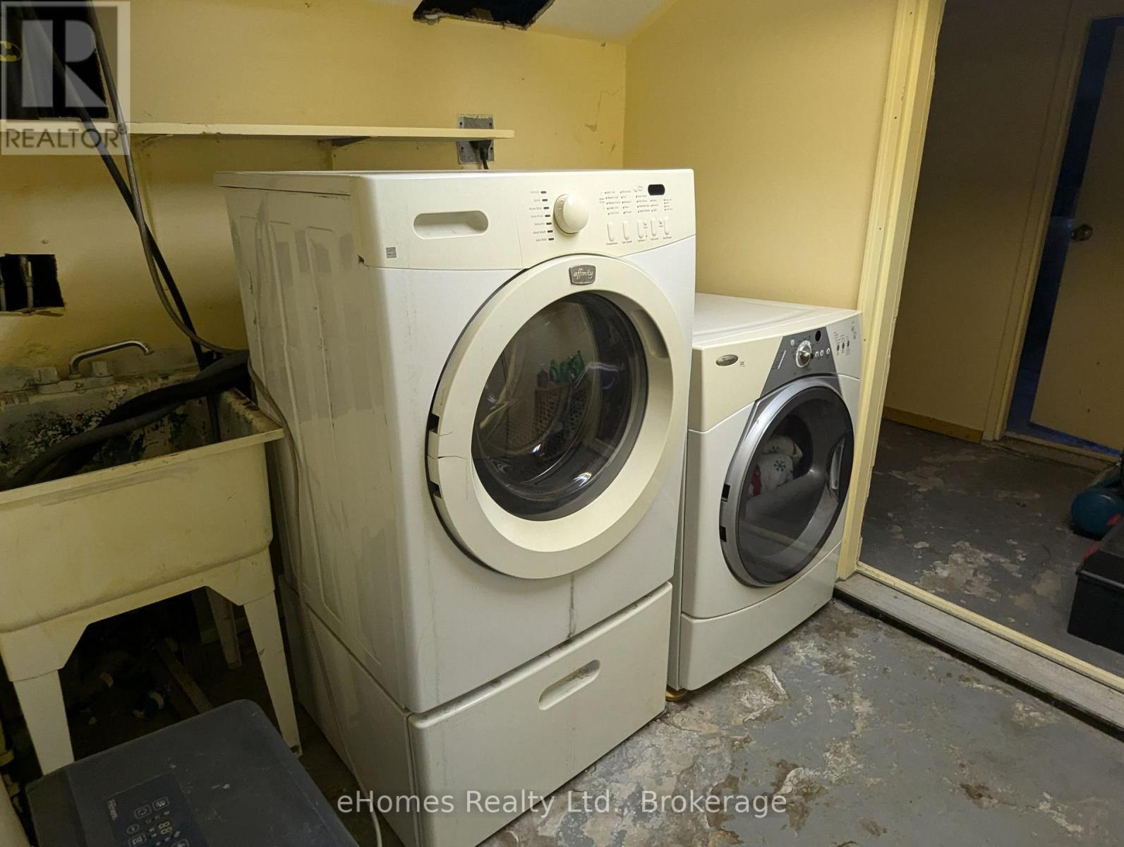 598 6th Street E Property Photo 28