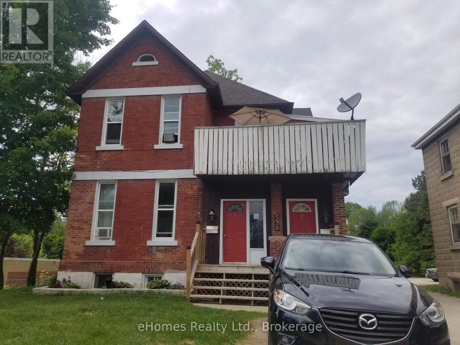 598 6th Street E Property Photo 1