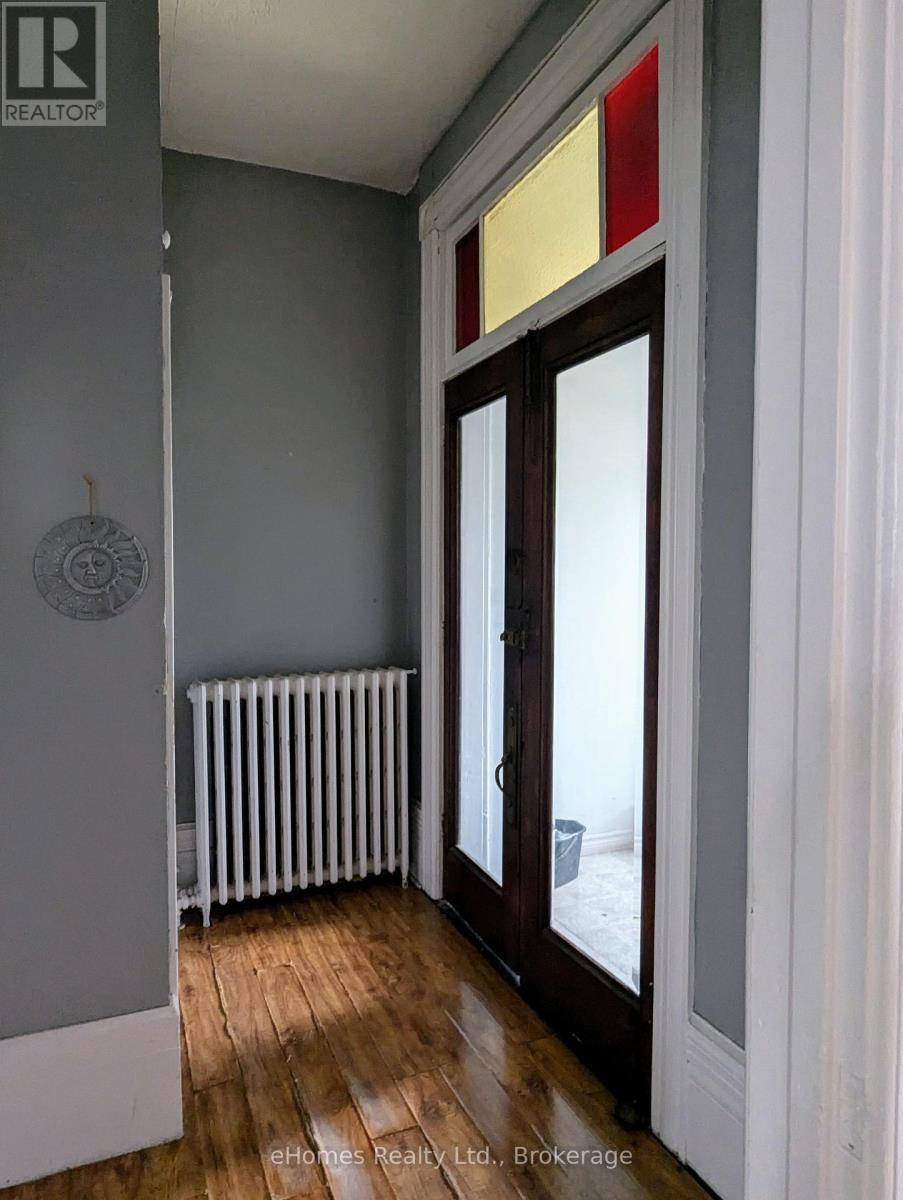 598 6th Street E Property Photo 8
