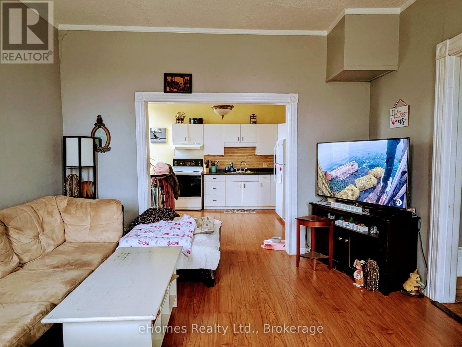 598 6th Street E Property Photo 10