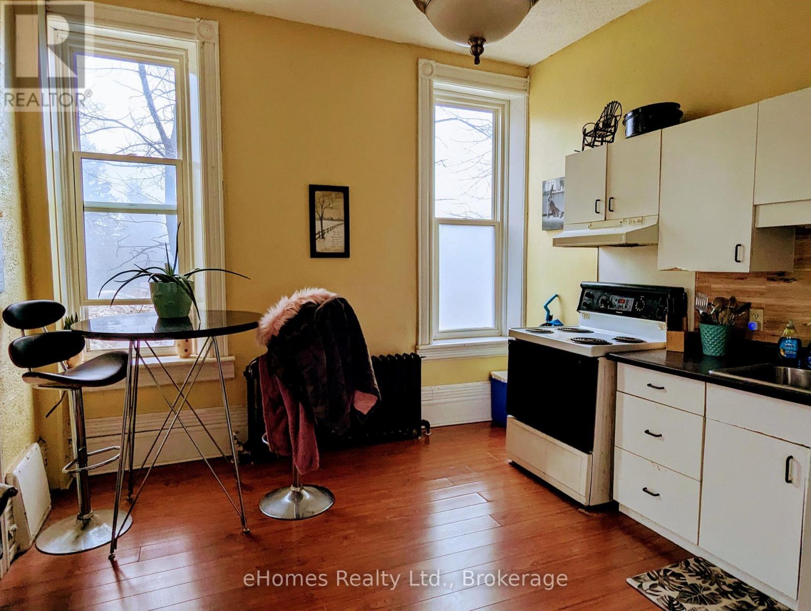 598 6th Street E Property Photo 16