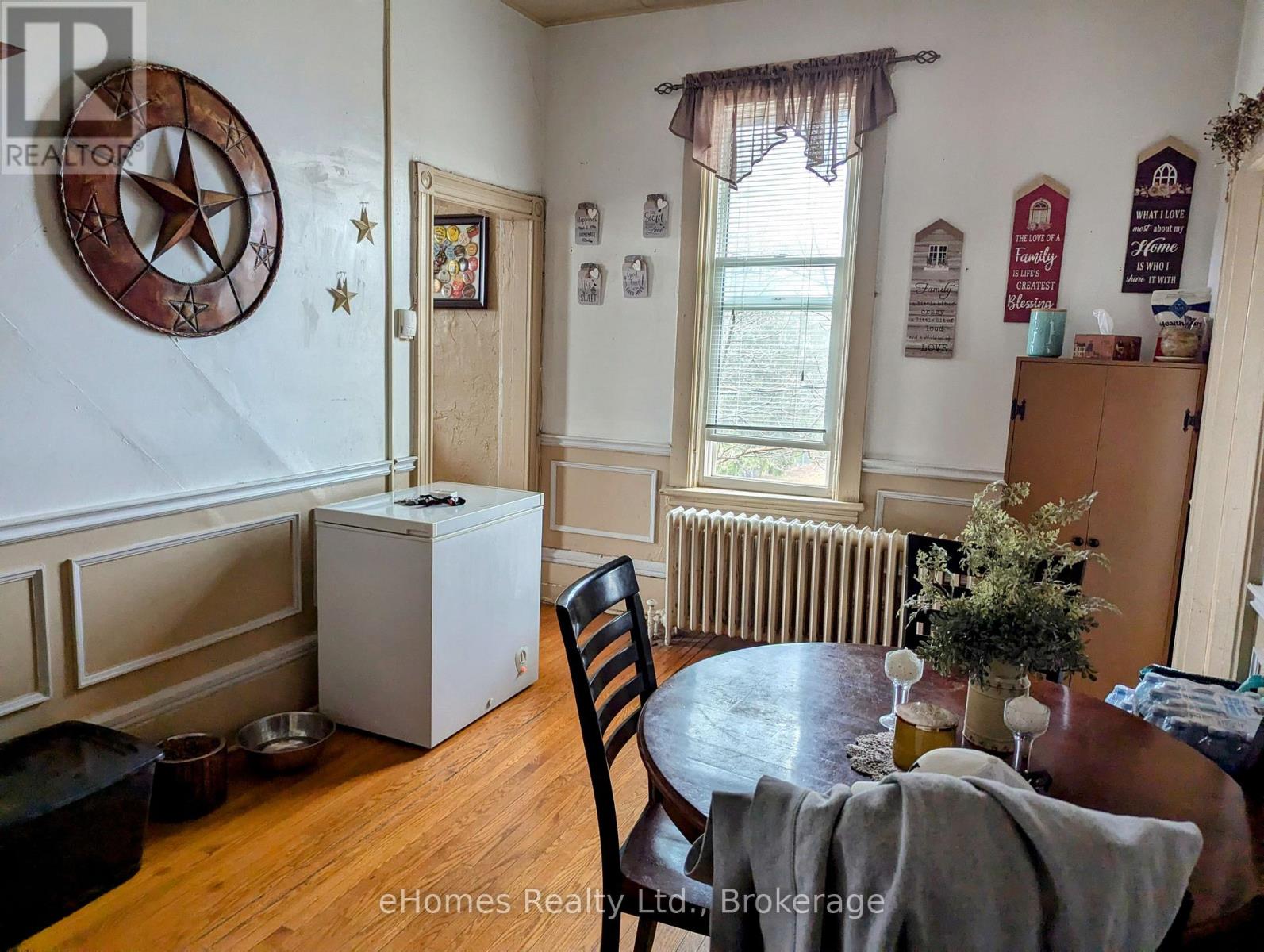 598 6th Street E Property Photo 24