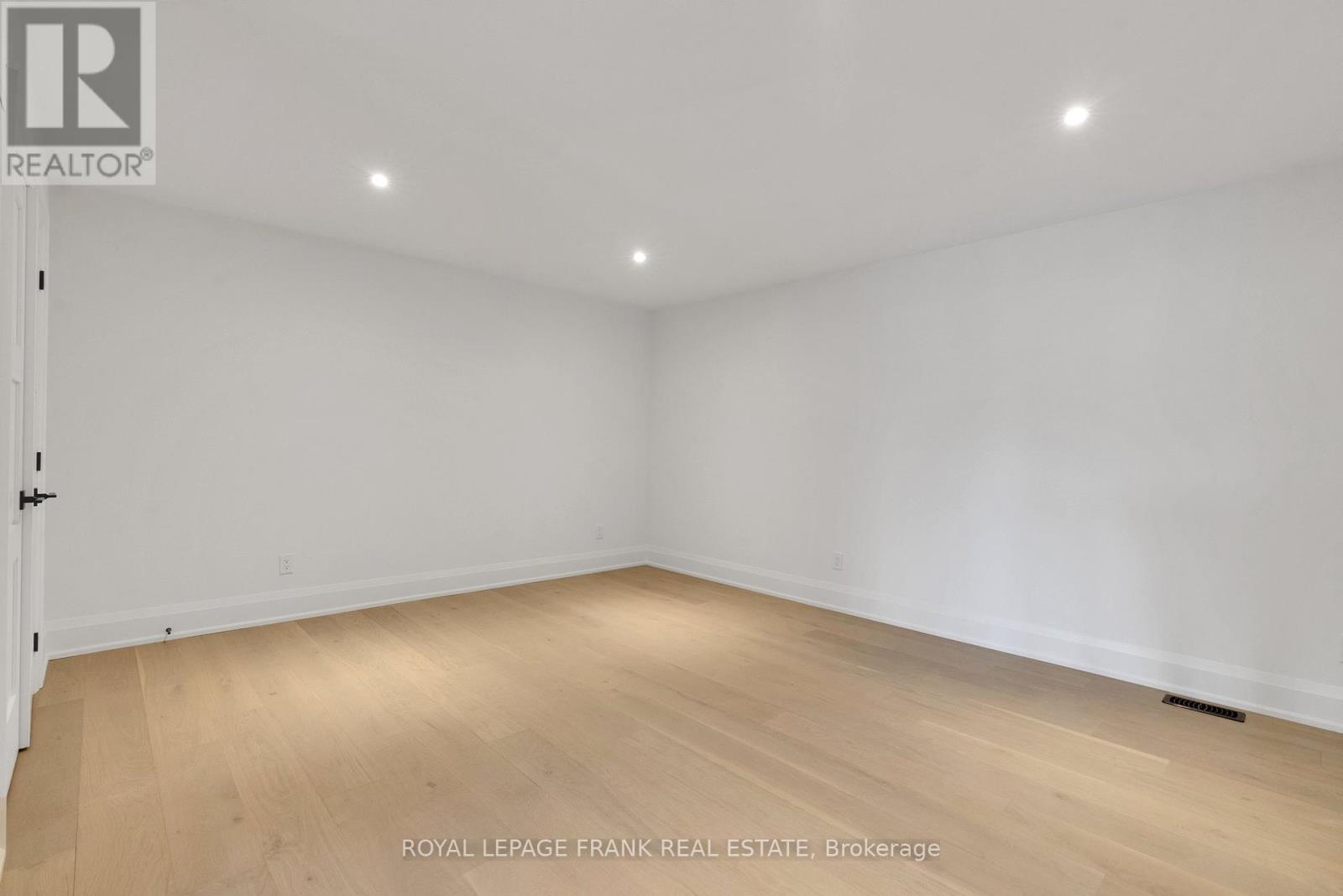 42 Pond Street Property Photo 27