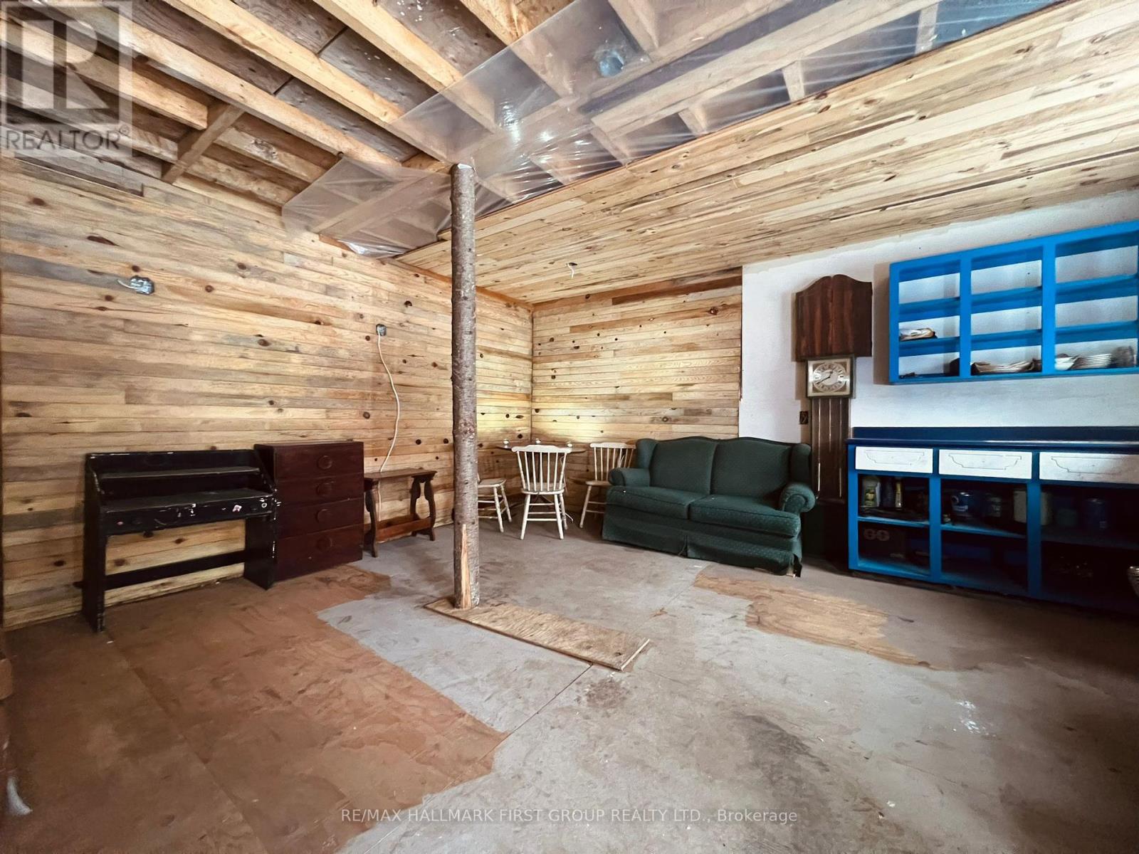 678 Centreview Road Property Photo 1