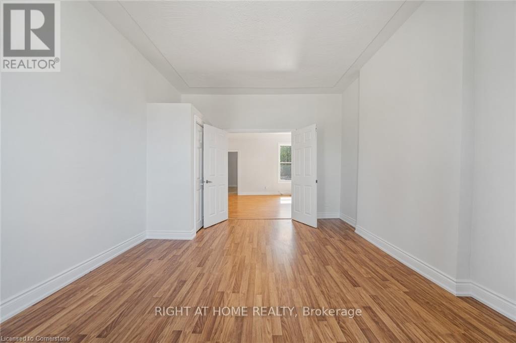 136 Macnab Street N Property Photo 6