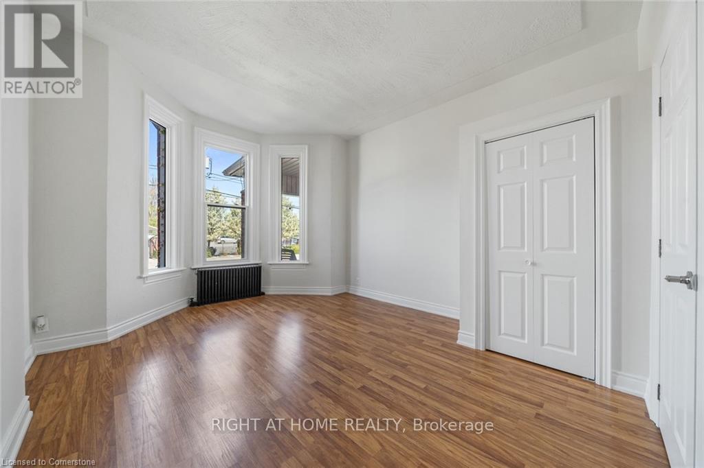 136 Macnab Street N Property Photo 7