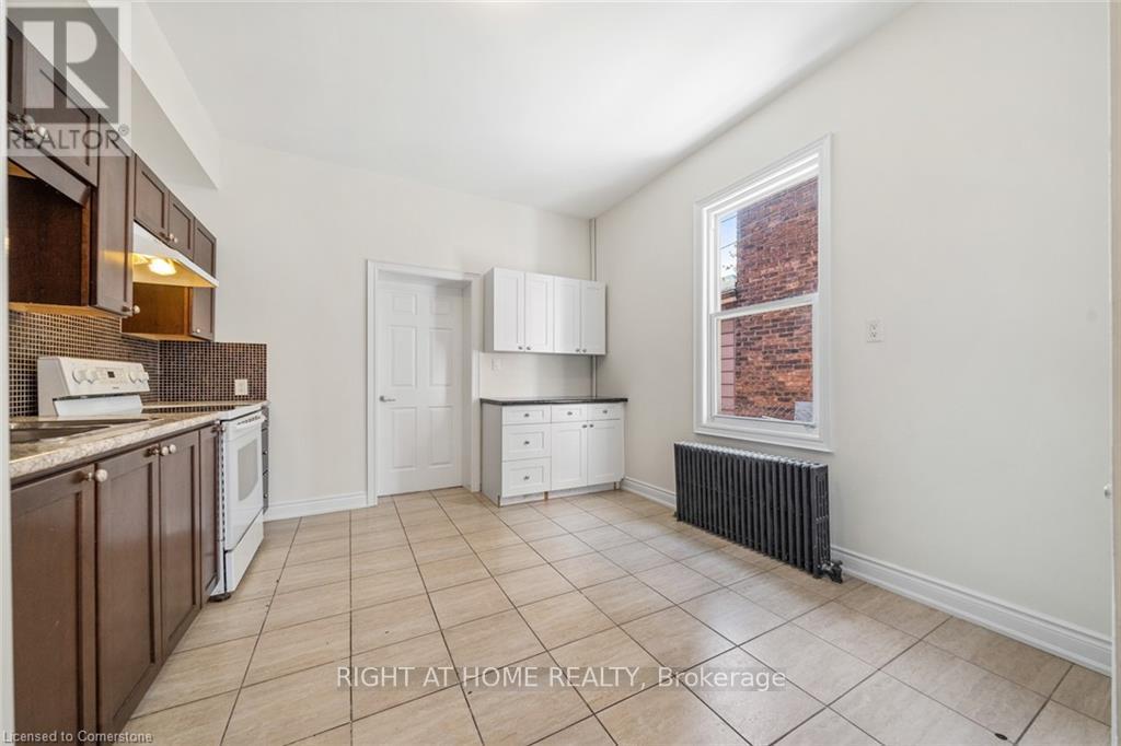 136 Macnab Street N Property Photo 8