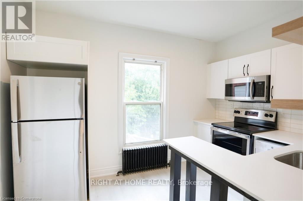 136 Macnab Street N Property Photo 12
