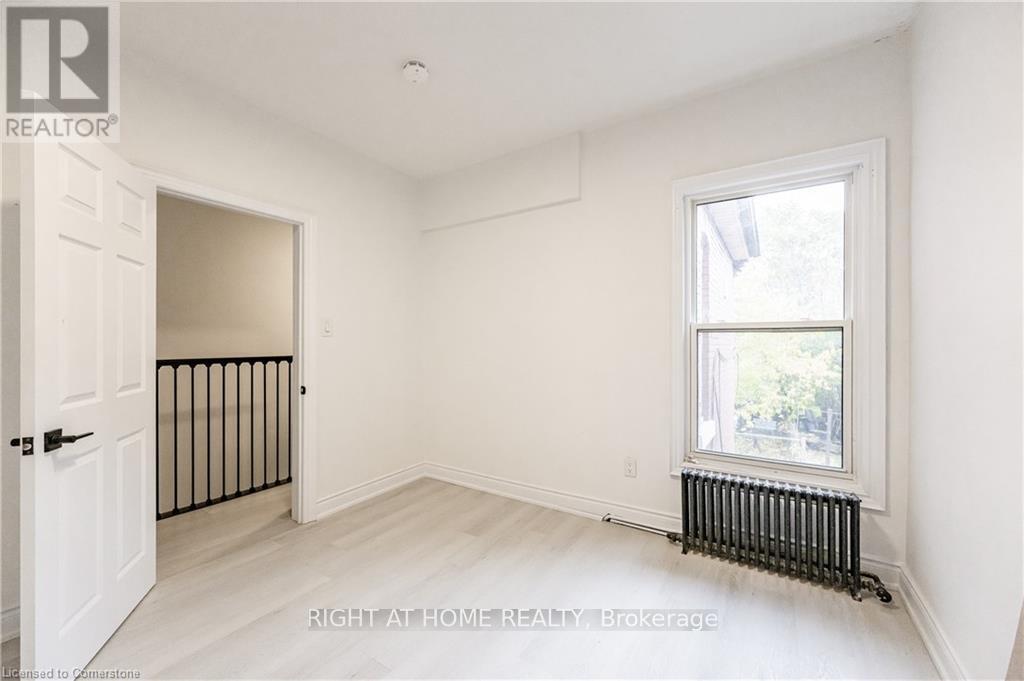 136 Macnab Street N Property Photo 13