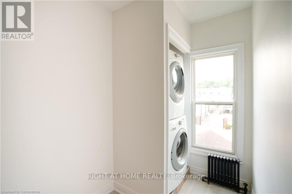 136 Macnab Street N Property Photo 22