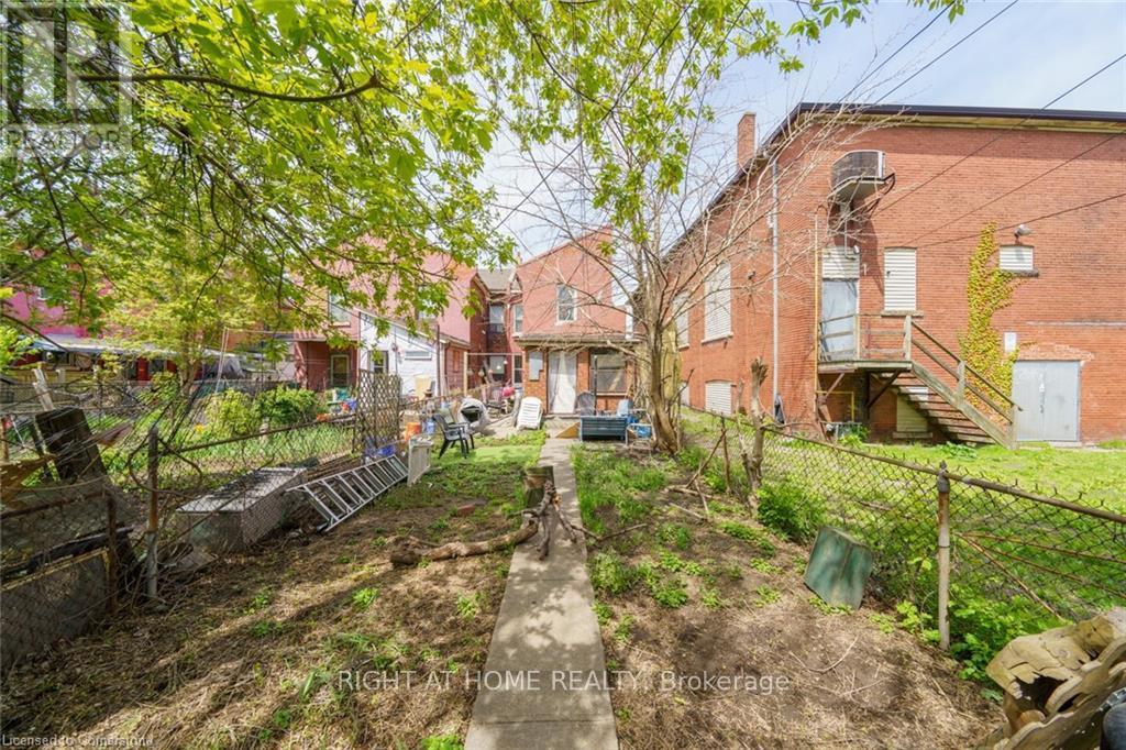 136 Macnab Street N Property Photo 24