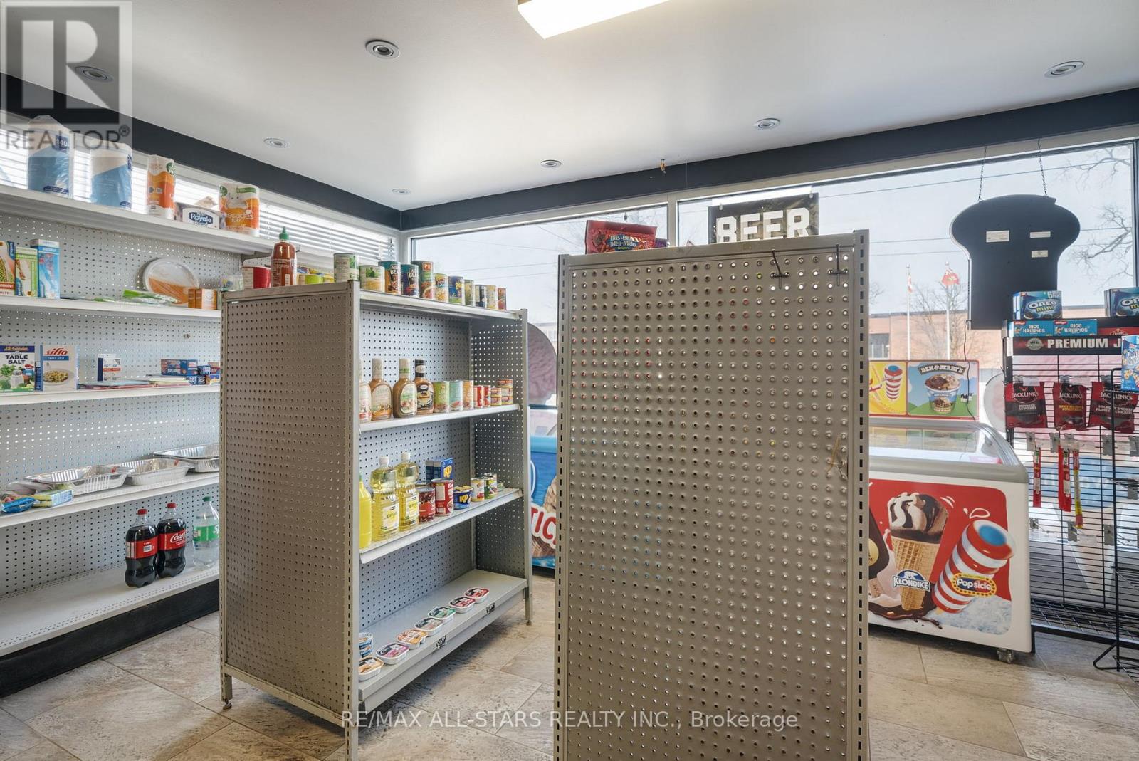 259 Kent Street W Property Photo 13