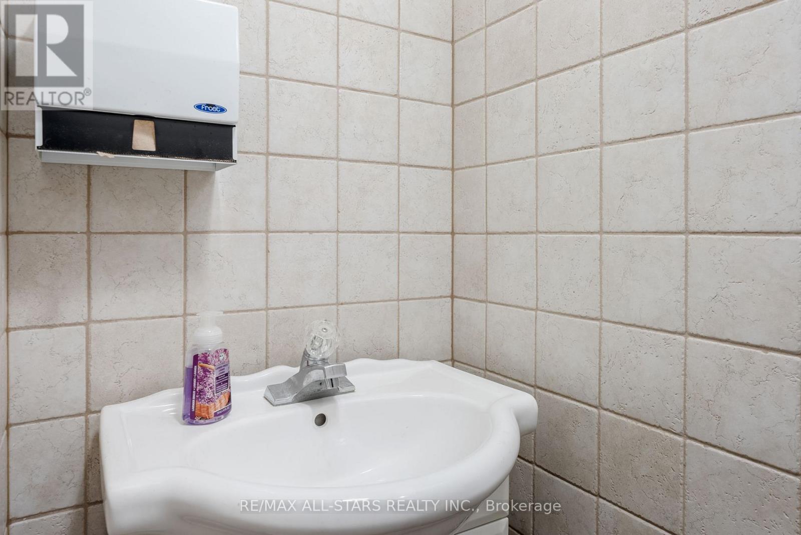 259 Kent Street W Property Photo 24
