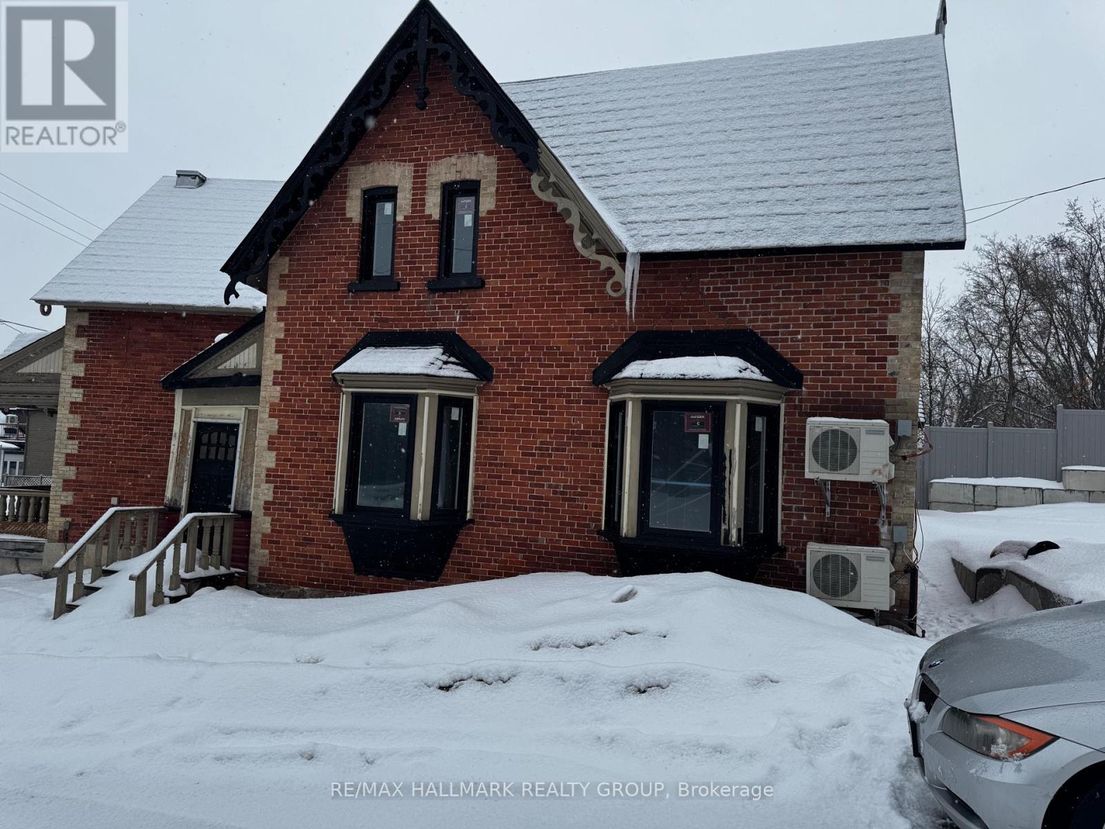 5561 Manotick Main Street S Property Photo 1