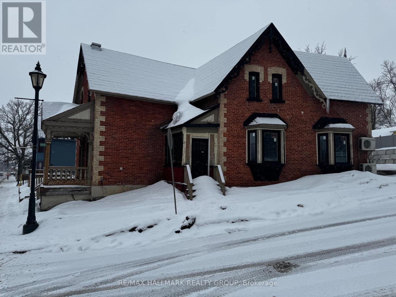 5561 Manotick Main Street S Property Photo 2