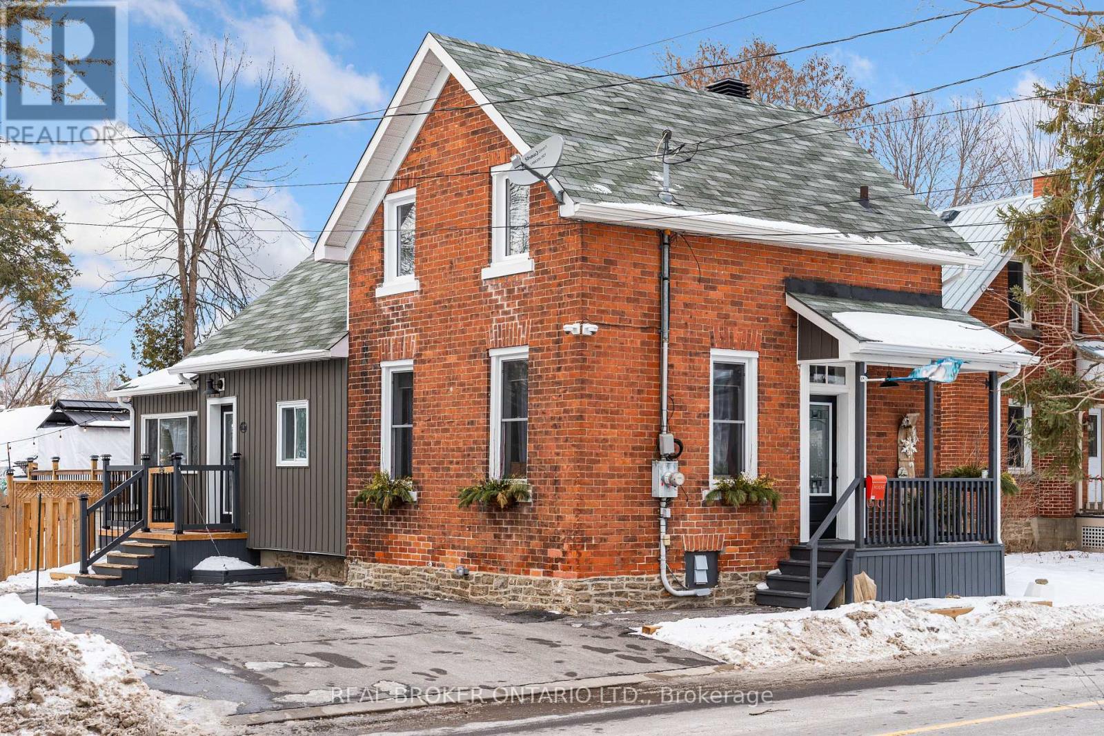 133 Nelson Street E Property Photo