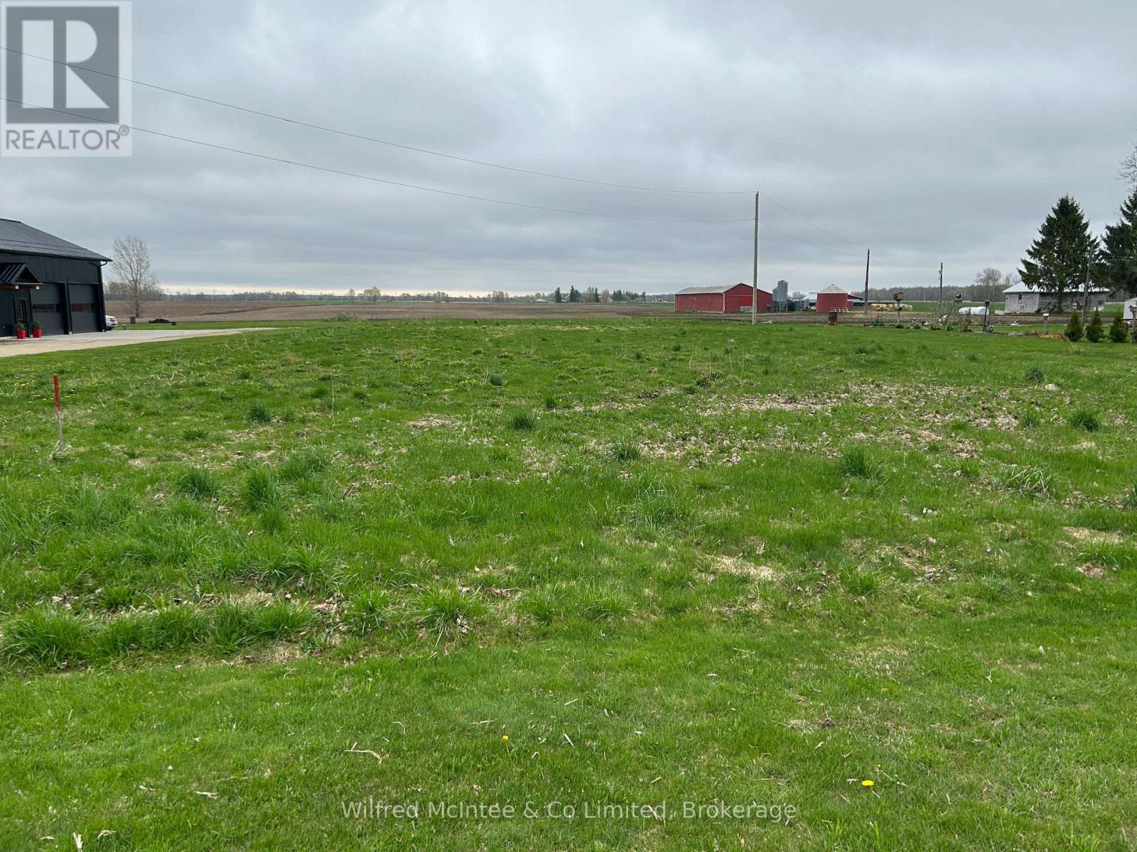 12 Banting Line Property Photo